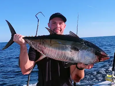 Rhode Island angler hold up his yellowfin tuna.